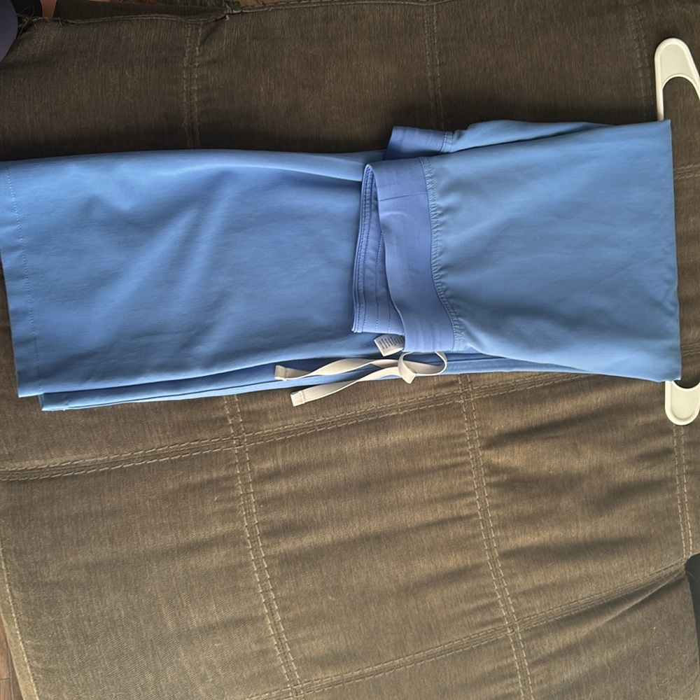 Seil blue figs medium Livingston bottoms regular length.